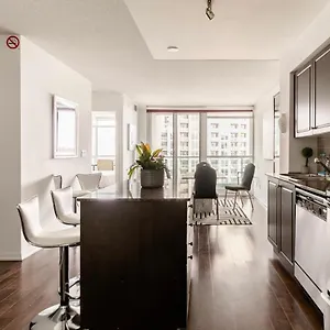 Apartment Downtown Toronto+free Parking+cn Tower View, Toronto