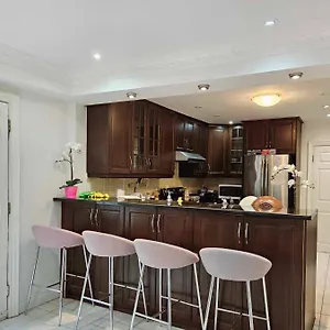 Beautiful At Yonge And Sheppard And North York Centre Alloggio in famiglia