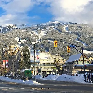 https://village-gate-house-by-whiski-jack.hotels-of-whistler.com