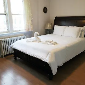 Cozy Private Rm Heart Of North York Free Parking Full Kitchen Close To Downtown Toronto